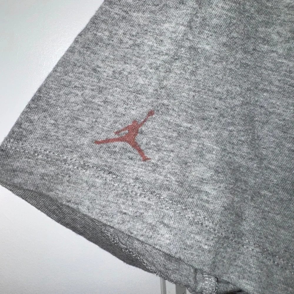 0098 | Jordan Since 84 Graphic Tee Shirt Heather Gray Mens‎ M FN5424-063